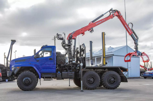 Лесовоз Урал NEXT 5557 с гидроманипулятором VM10L74