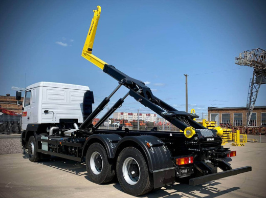 МАЗ 631228-8575-012 с крюковым погрузчиком Велмаш ВК Т20-6000