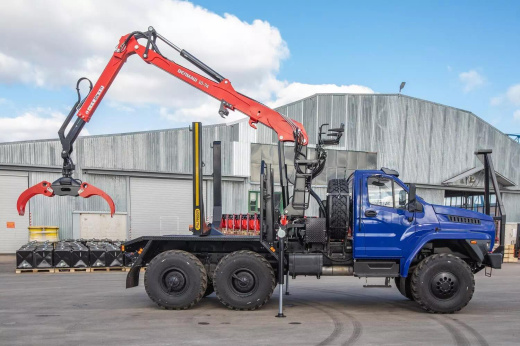 Лесовоз Урал NEXT 5557 с гидроманипулятором VM10L74